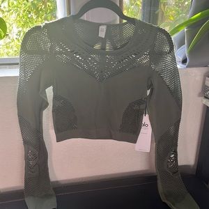 ALO YOGA green siren long sleeve crop top